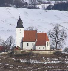 Natírání věže kostela sv. Vavřince na Zdouni