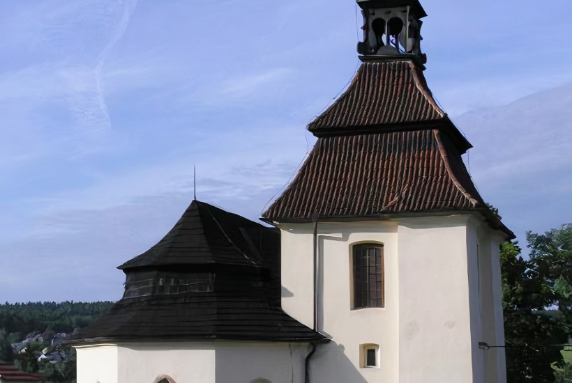 Šindel na kostelíku v Mrtníku